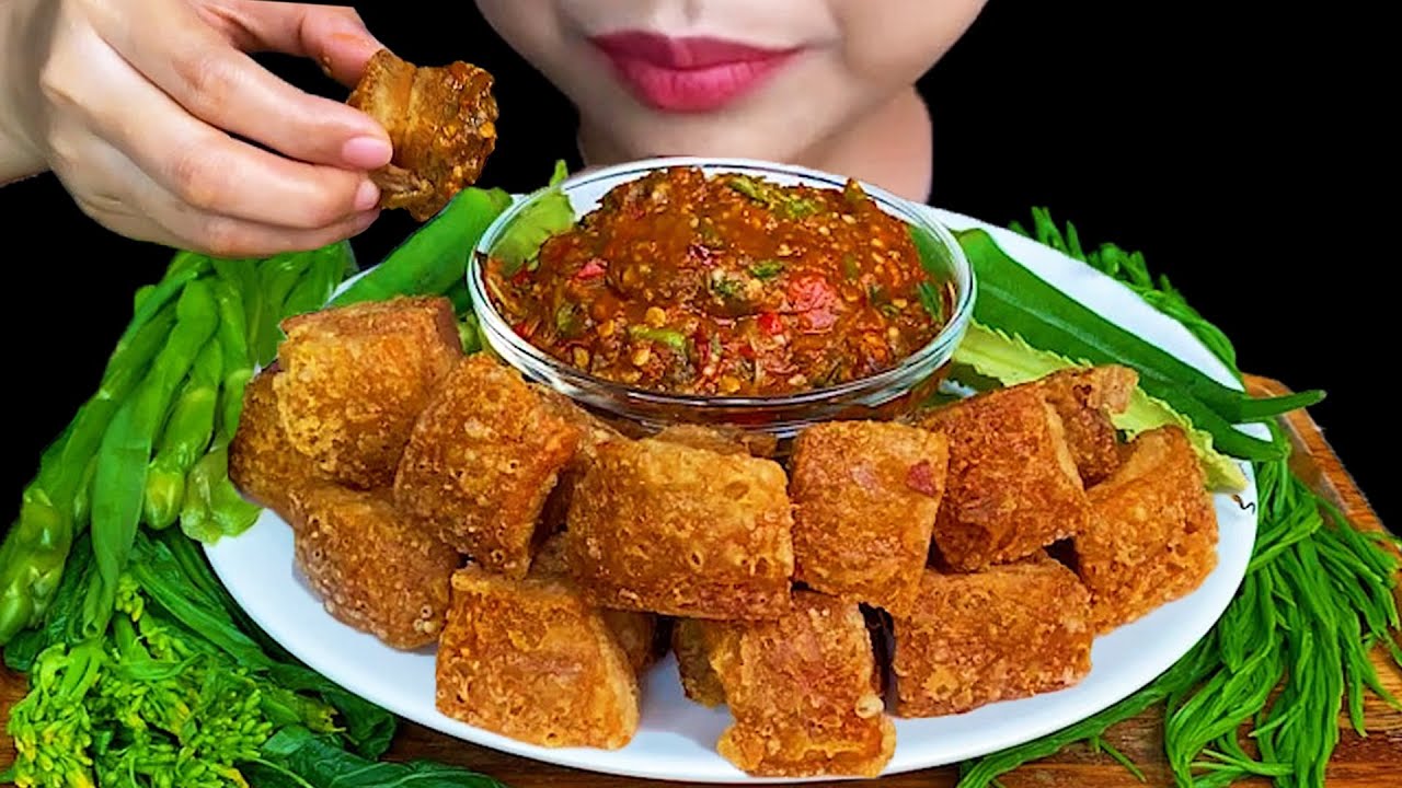 Eating Spicy Food||Crispy Pork Belly, Spicy Chili Sauce, Stink Beans & Fresh Vegetables