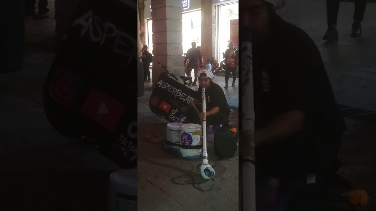 Música electrónica tocada con botes y didgeridoo en Leon Gto #baterista #percusiones 