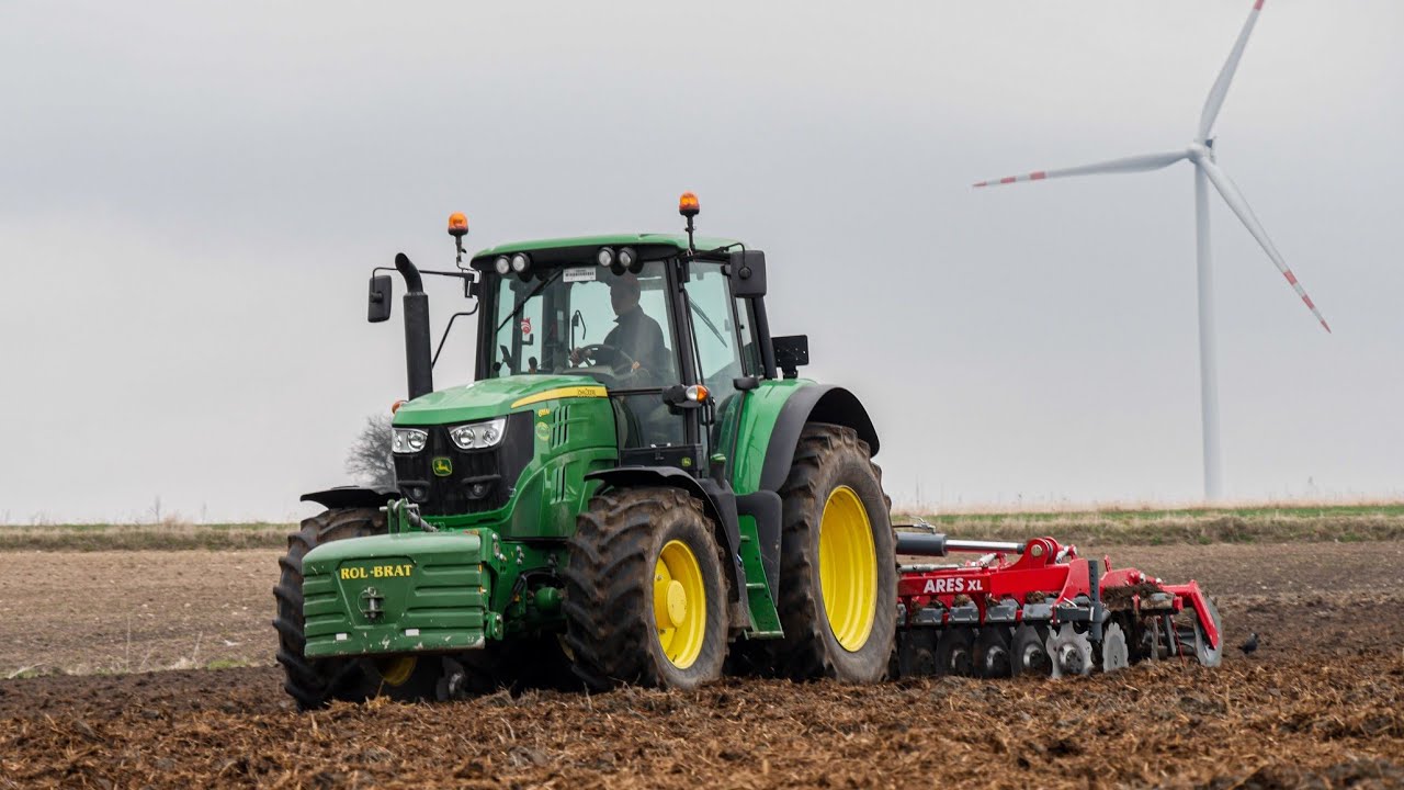 Talerzowanie przed siewem zbóż || John Deere 6155M