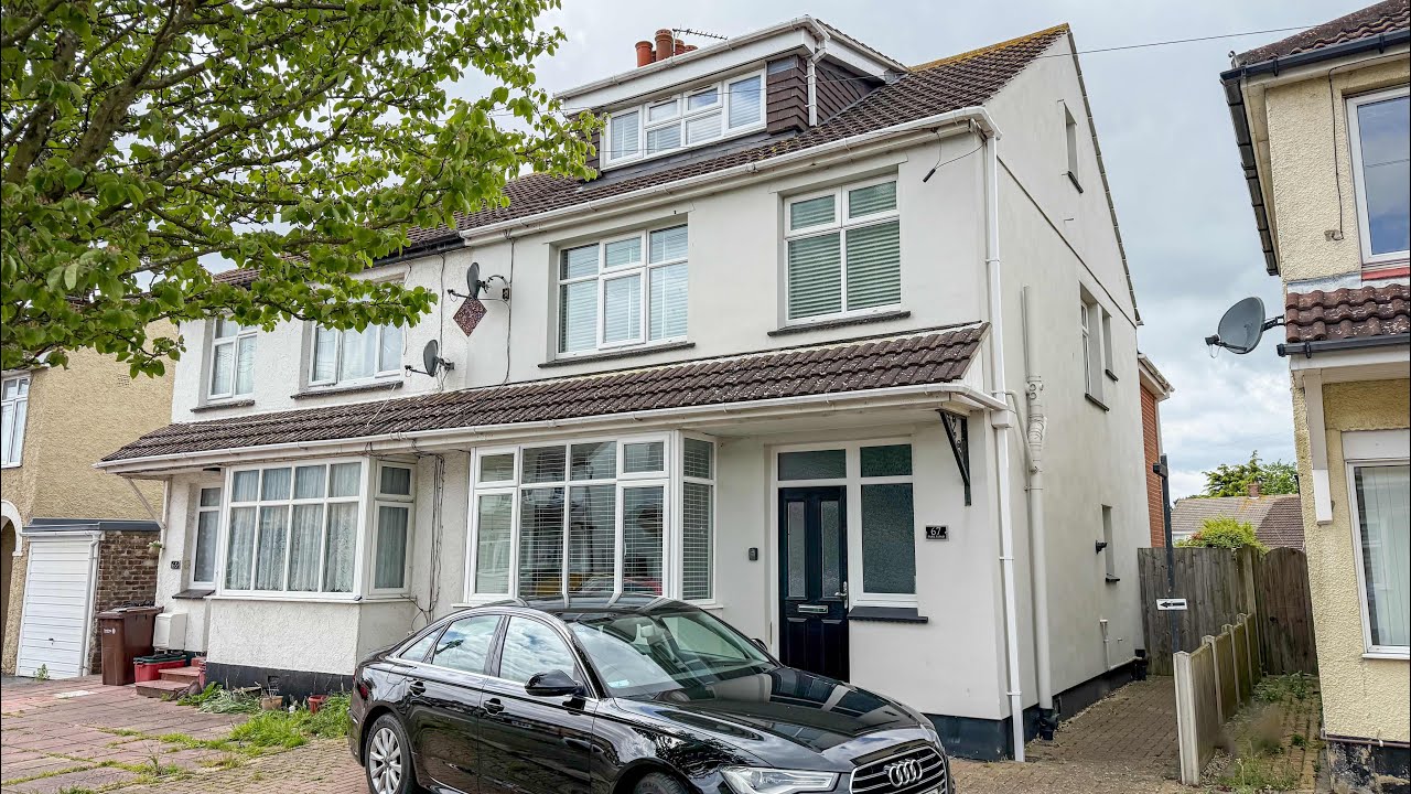 EXTENDED PERFECTION - IMPRESSIVE FOUR BEDROOM FAMILY HOME IN NON ESTATE LOCATION CLOSE TO AMENITIES