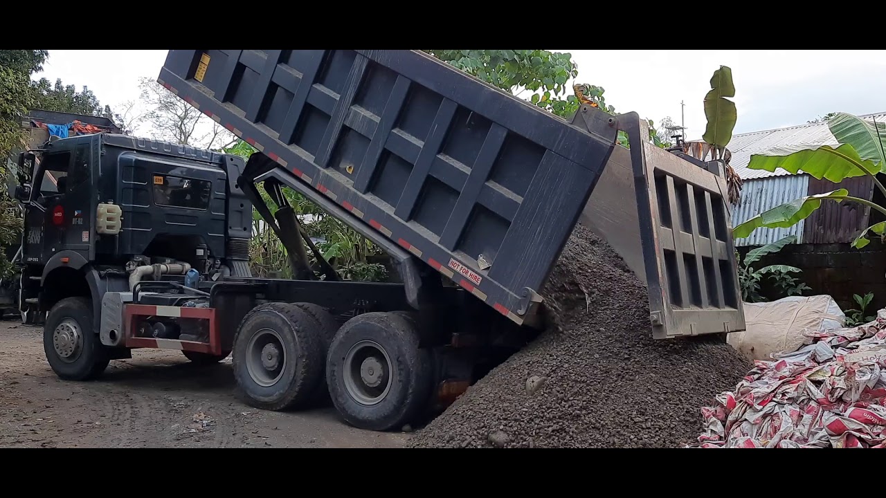 FAW J6P-350 10w Dump Truck Delivering Backfilling Materials