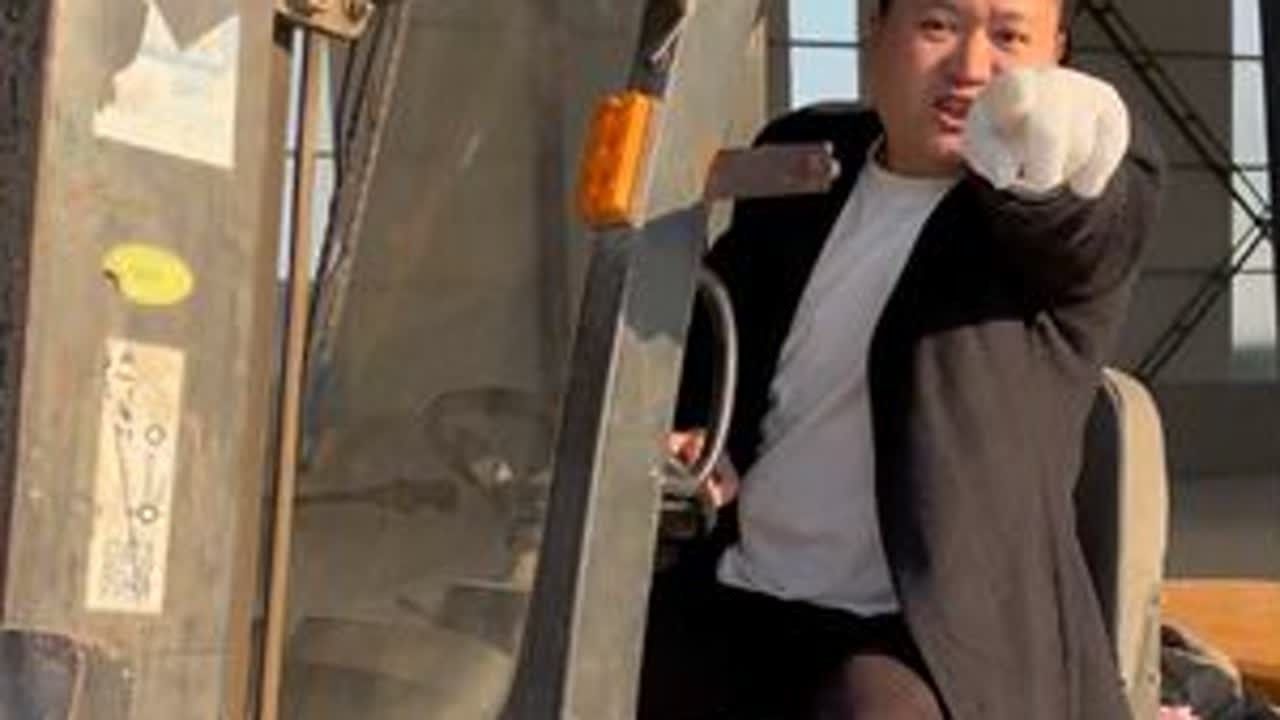 去粉丝爸家的冷库厂 冒充她男朋友 整蛊她爸 看她爸是什么反应#过年见家长 #送礼佳品 #结果出乎意料 #春晚