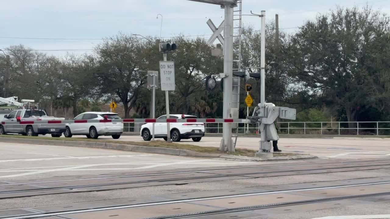 Railroad crossing malfunctions disrupt morning commute 3 times in 2 weeks