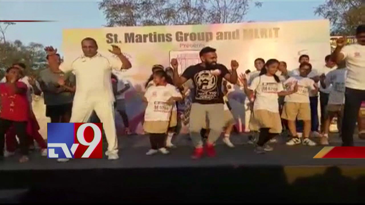 MP Malla Reddy's dance steps for road safety ! - TV9