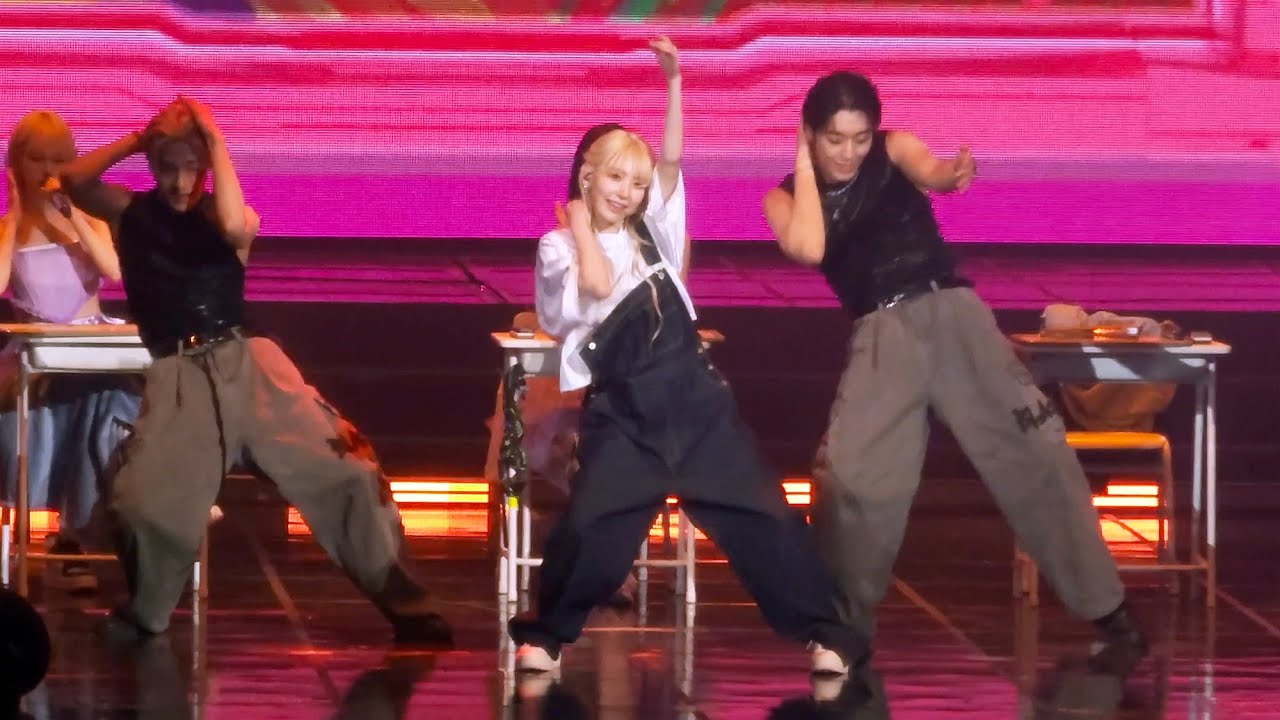사쿠라 'Get A Guitar' 직캠@240511 르세라핌 팬미팅