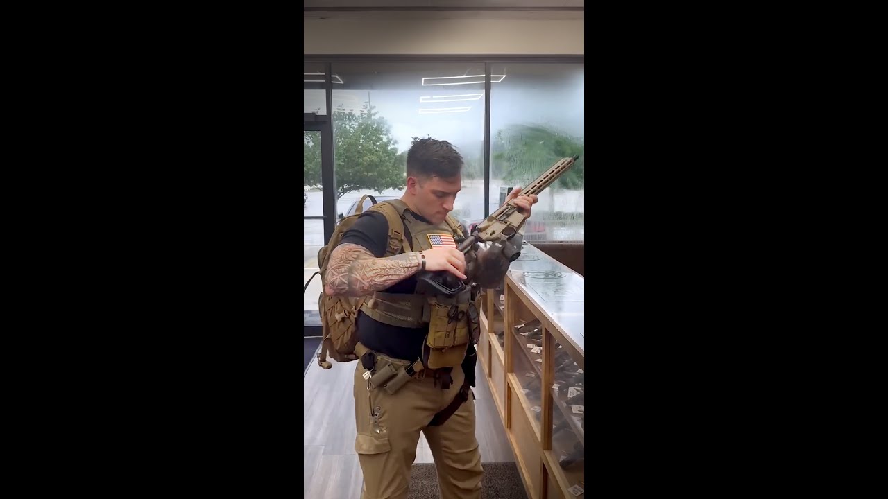 Когда Суперсолдат заходит в оружейный магазин... (через: @LouisianaFirearms)