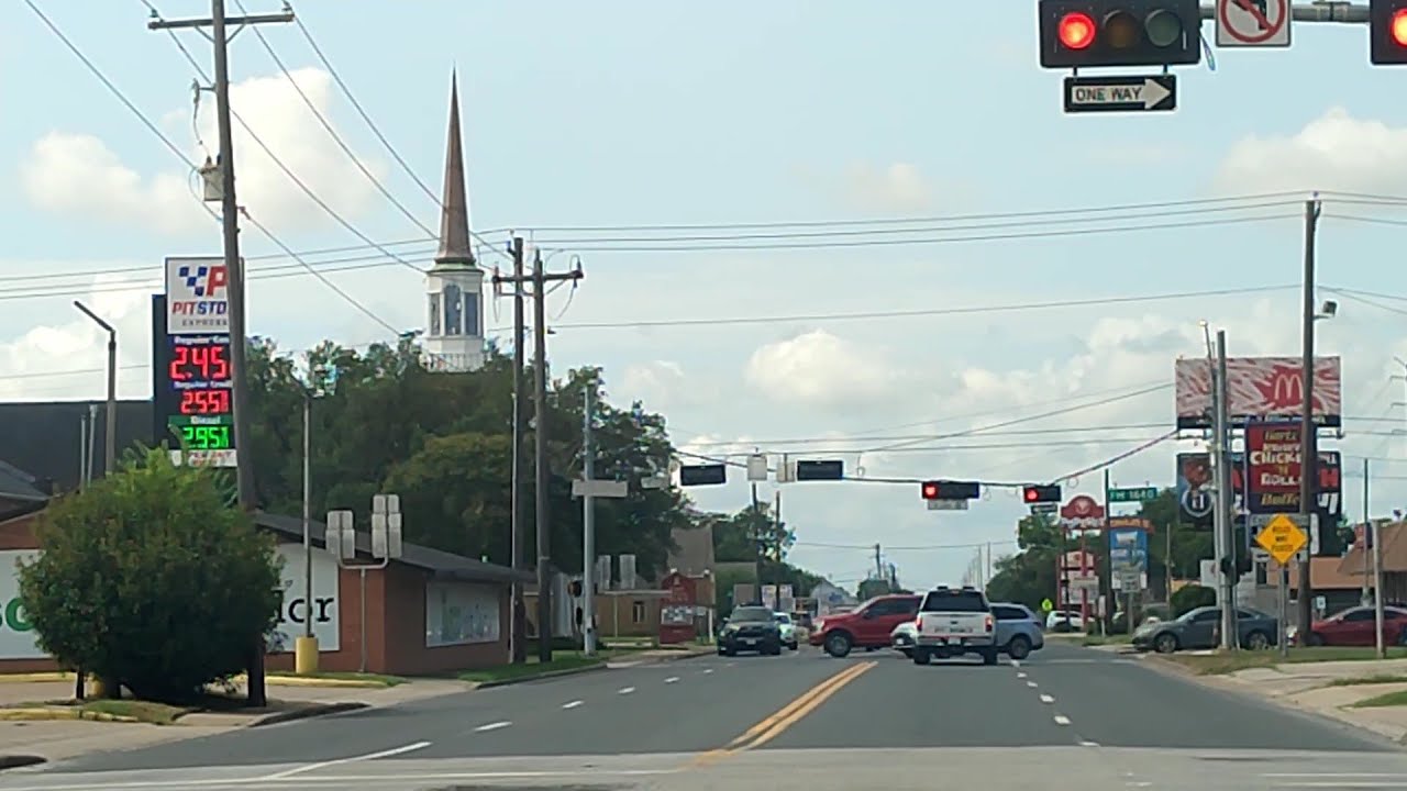 【美国生活】今天去乡村小县城的邮局办事，顺便在小镇 driving tour, 感受美国南部乡村的气息