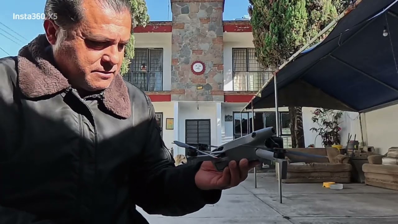 Despegó y aterrizó en la mano dji mini 5 pro 