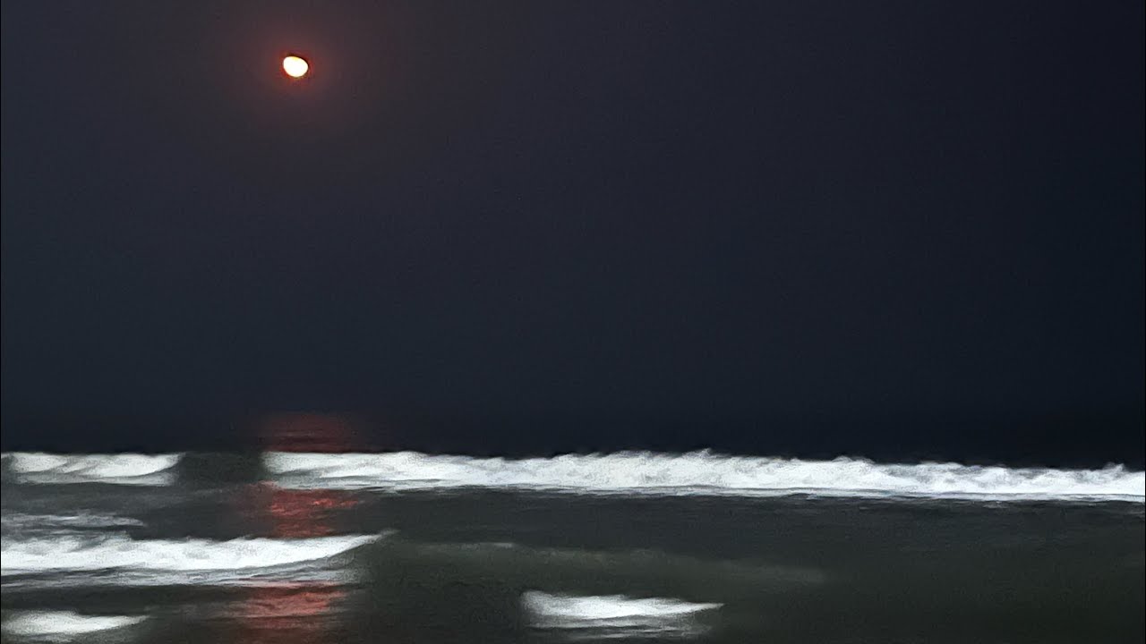 Blood Moon and Sound of the Ocean - Bay of Bengal