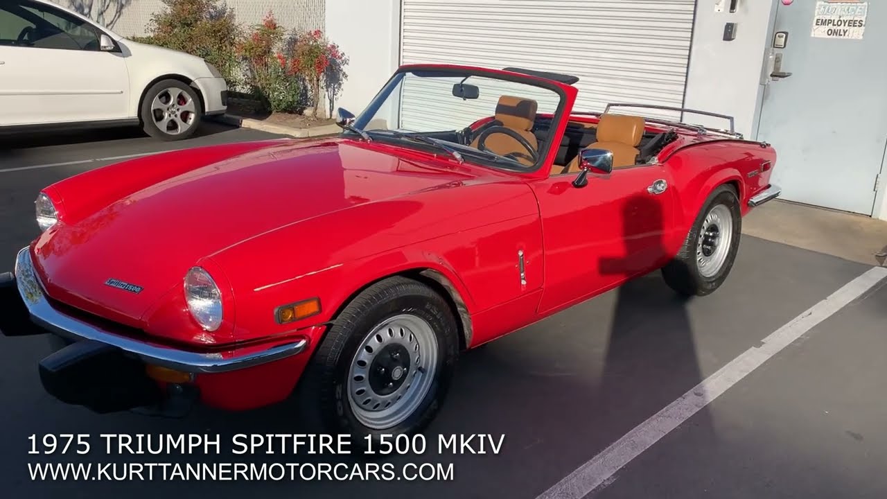 Кабриолет TRIUMPH SPITFIRE MK4 1975 года. Цвет: красный, отделка из бежевой кожи.