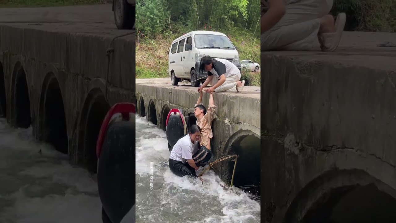 A motorcyclist overturned on an old bridge and fell unconscious, but was rescued by a kind passerby.