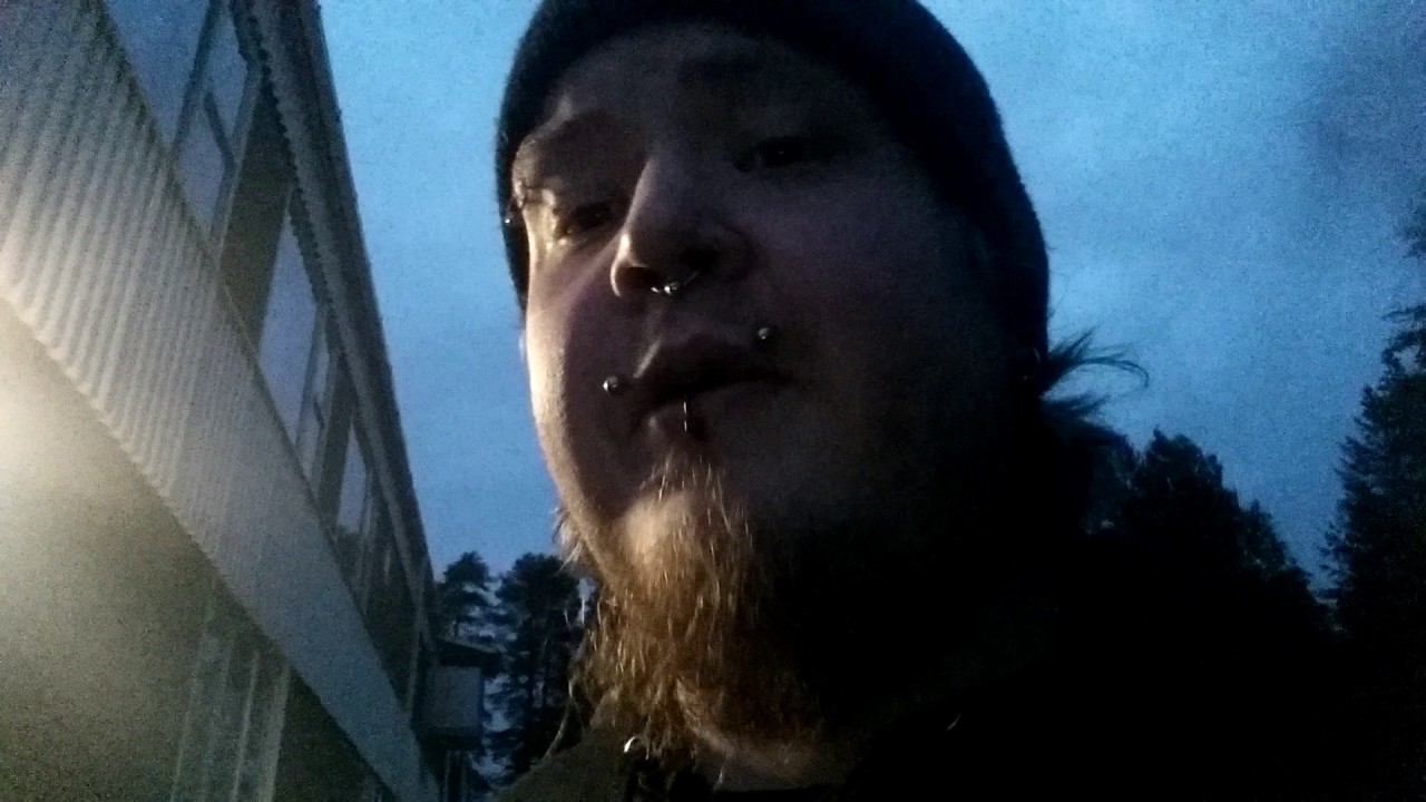 PANIIKKIKOHTAUS-JUTUSTELUA