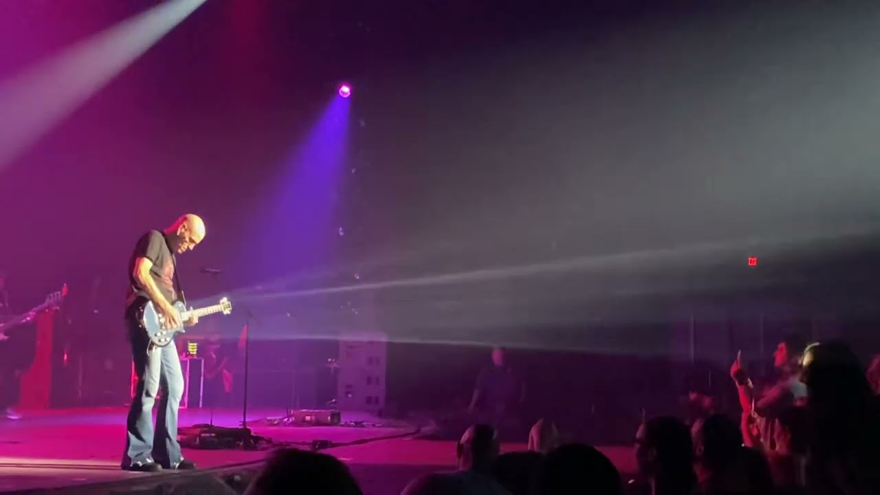 FUEL - Carl&lsquo;s guitar in the light is a trip.￼