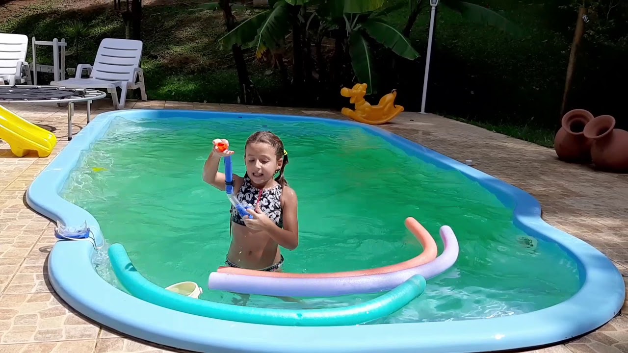 Brincando na piscina!!