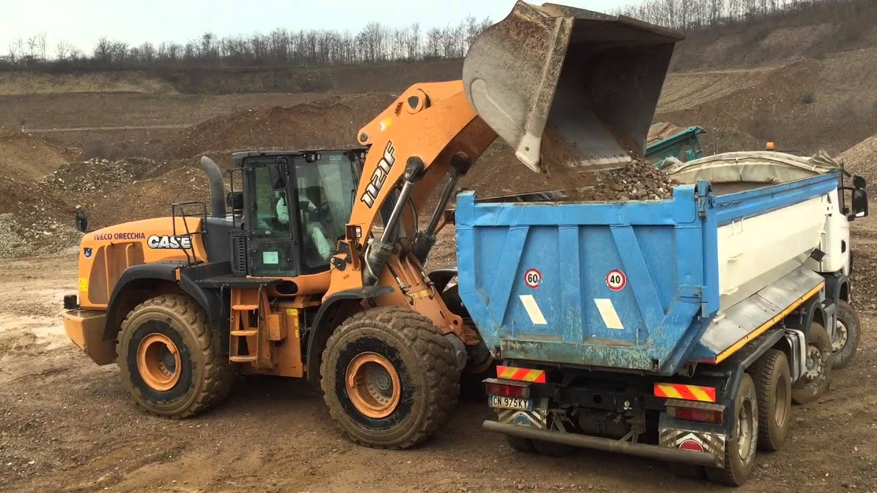 CAVA FUSI: 1st CASE 1121F wheel loader