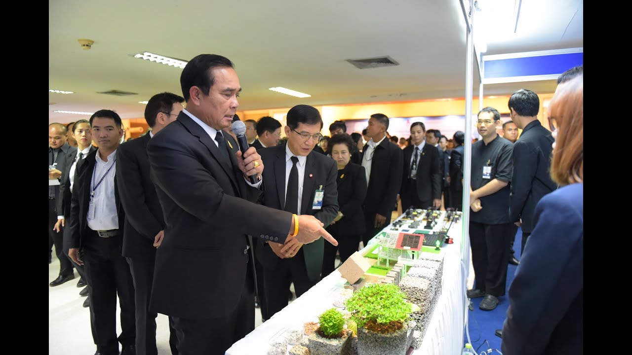 นายกรัฐมนตรีเยี่ยมชมนิทรรศการวิจัยและนวัตกรรม มข. เพื่อ Thailand 4.0