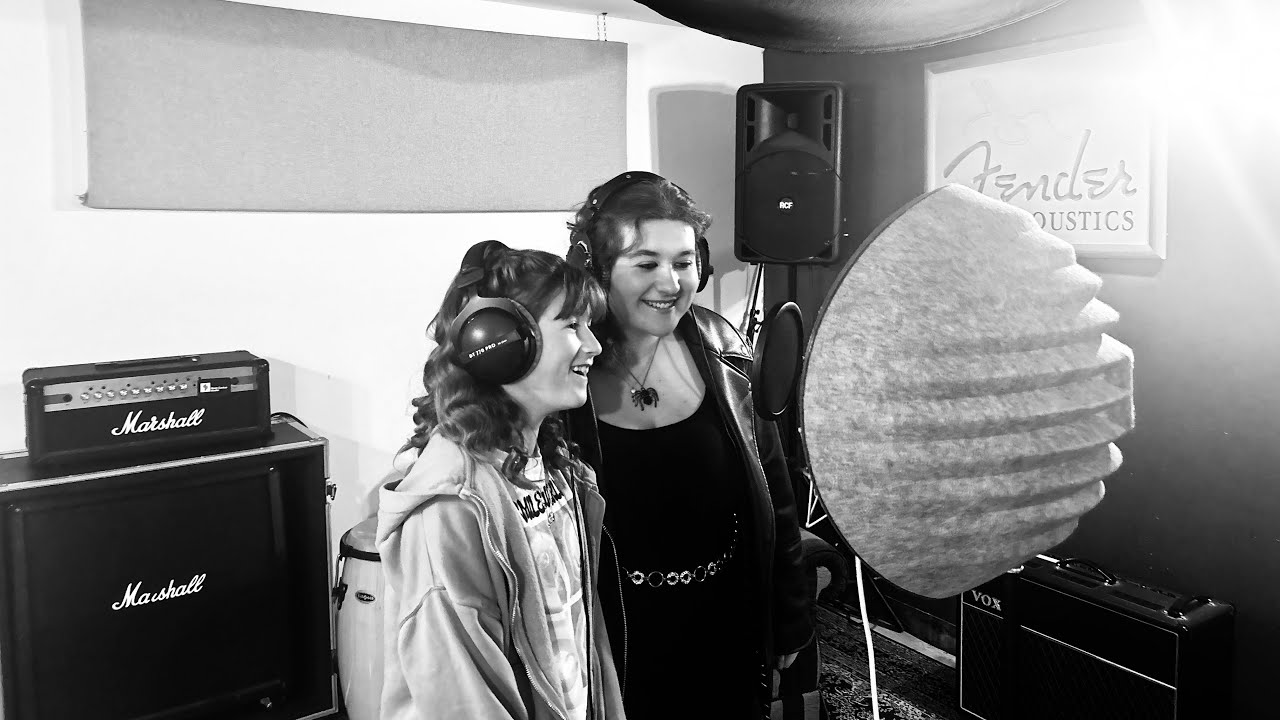 Cover from Bring me to life by @Evanescence  by Georgie and Amelia. 🎵♥️🥰