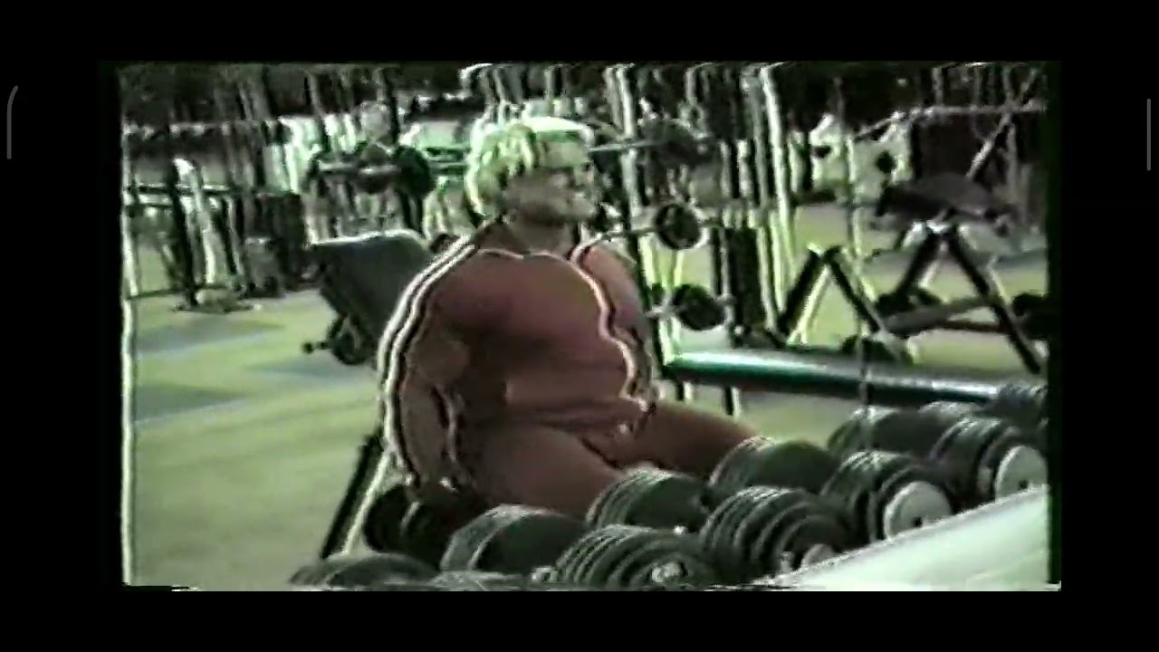 Tom Platz performing a gruesome set of incline DB curls