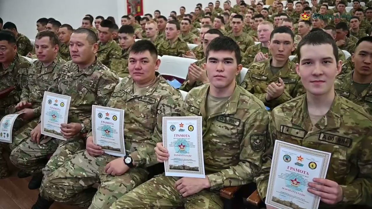 Сарыөзек гарнизонында әскери тәрбиеші офицерлерге құрмет көрсетілді 