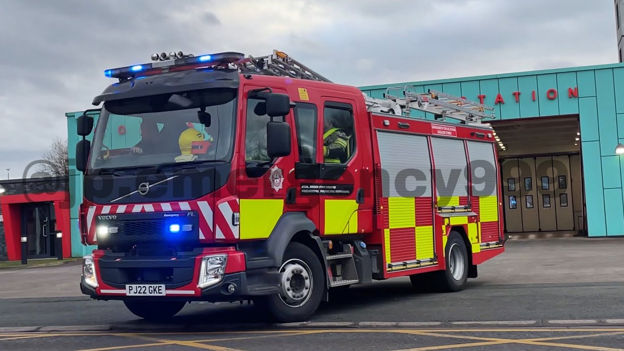 Both Deeside Pumps (38P1/38P2) responding to car fire! On call firefighters run into station