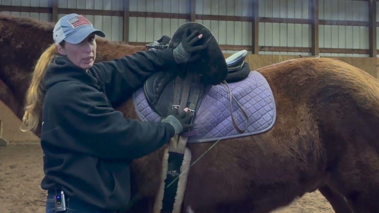 Tacking & Untacking your horse with an English Saddle