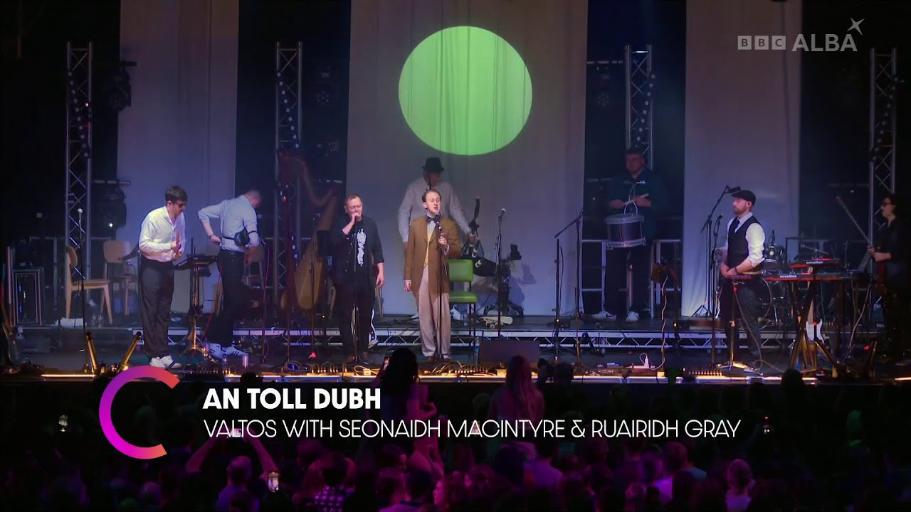 Valtos - An Toll Dubh (Live)