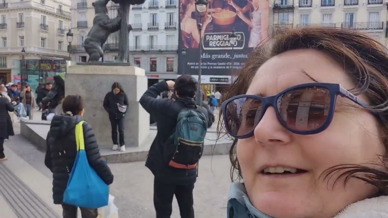 Un poquito viajando con tintin,La puerta de Sol,y las murallas de Badajoz,FELIZ DIA GENTE 🇷🇴🇪🇸