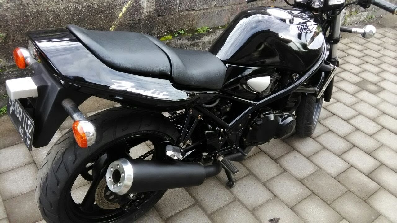 Pilih SUZUKI BANDIT atau HONDA CB400