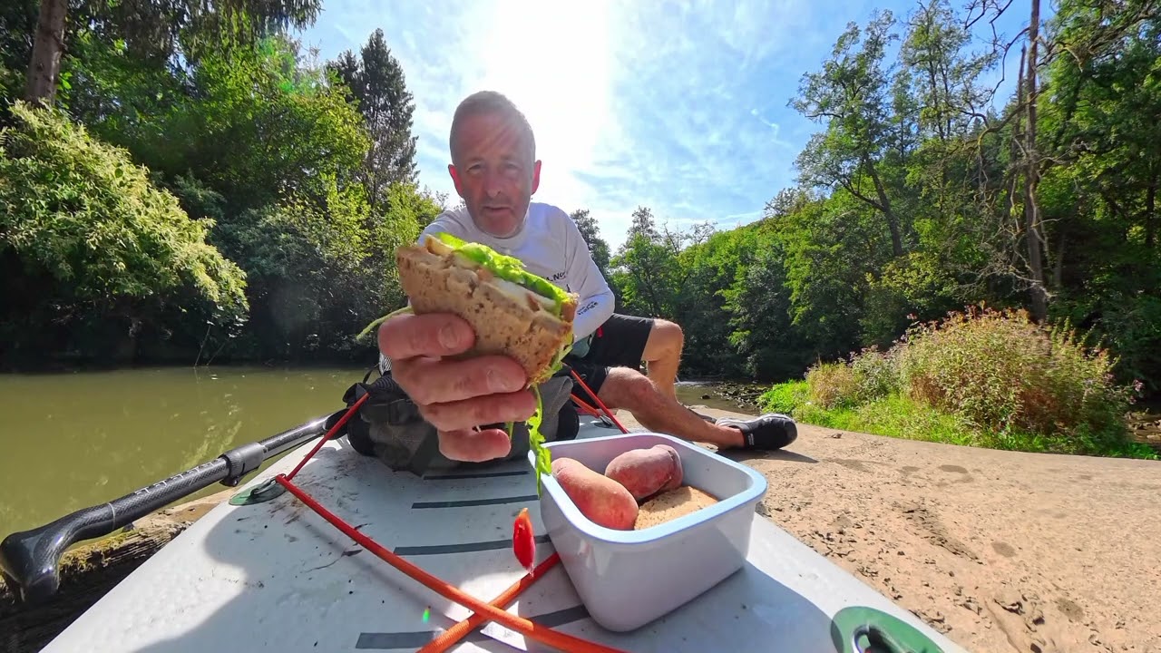 Small river madness on the Elsenz! Watch me discover 27 footballs and lots of other rubbish!