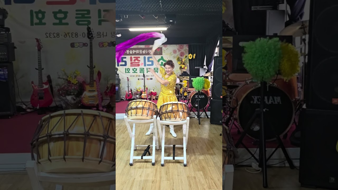 즐겁게  흔들어  봅사당~ㅎㅎ