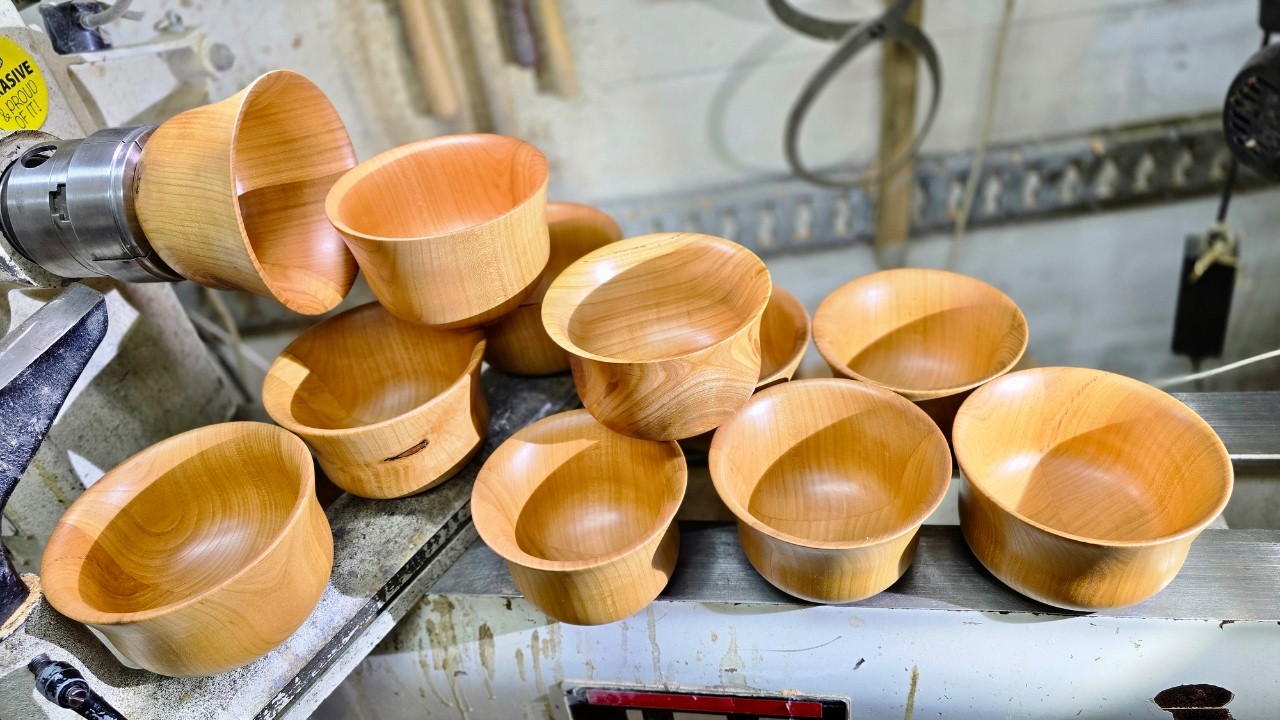 Turning 10 Elegant Cherry Wood Bowls with Flaring Rims – Satisfying Woodturning Art