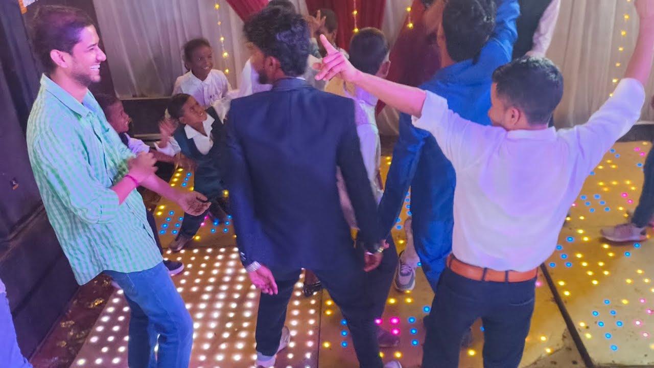 Party enjoy karte hue #friendship#shadi#video#dance#party#masti#newvlog