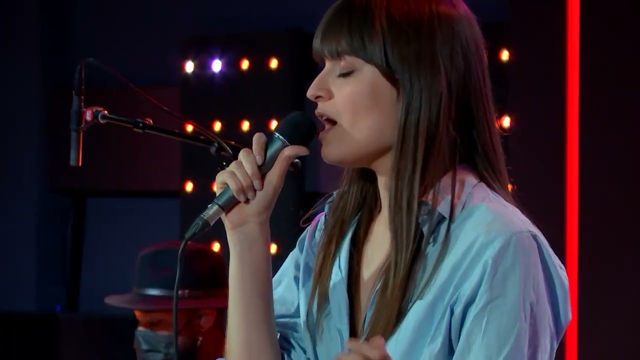 Clara Luciani - Amour toujours (Live) - Le Grand Studio RTL