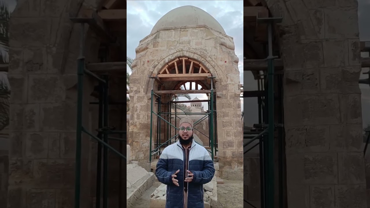 Imam Muzani (RaḍiyAllāhu anhu) ke mazar par 