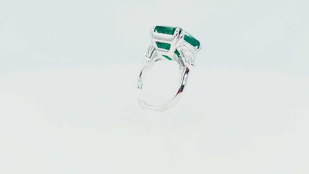 FINE COLOMBIAN EMERALD AND TRILLION DIAMOND RING BY GEMRIZE