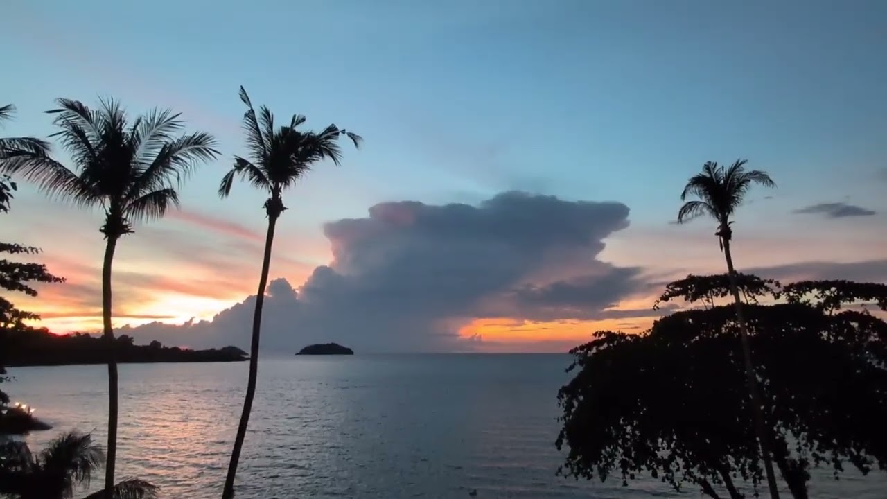 Thunderstorm off Kai Bae, Koh Chang, Thailand. ⚡🌩️⚡🇹🇭