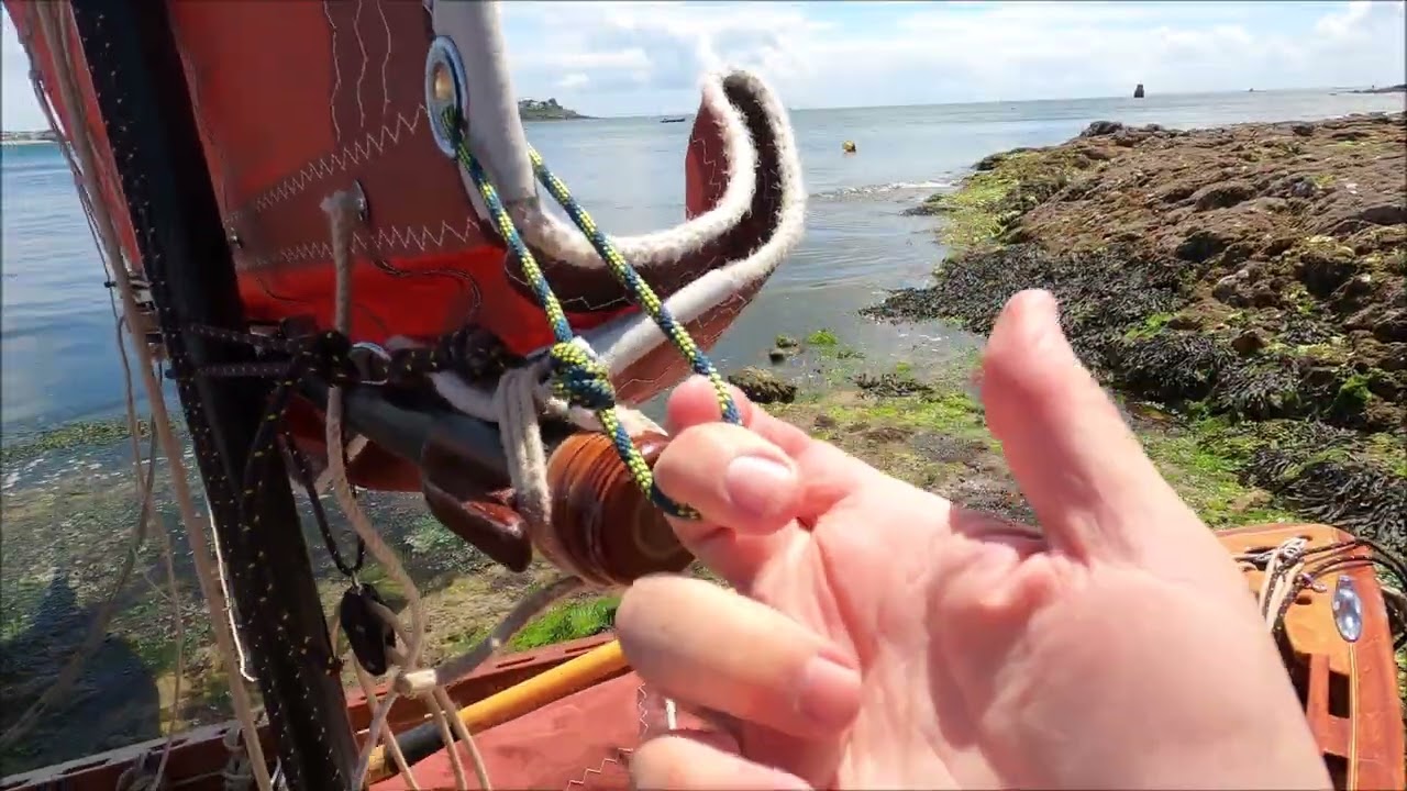 Rigging the main sail on the Grand Silmaril