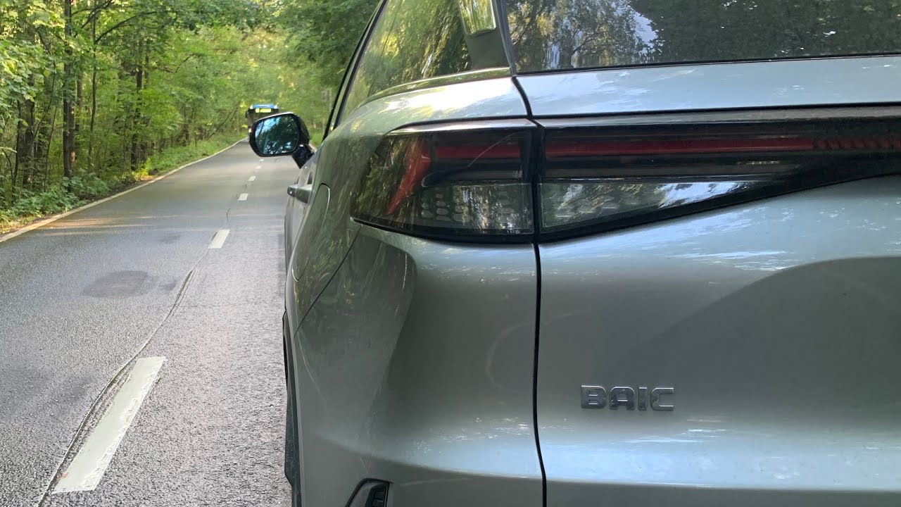 BAIC X75 - тяжелее, но быстрее X55: разгон 0 - 100