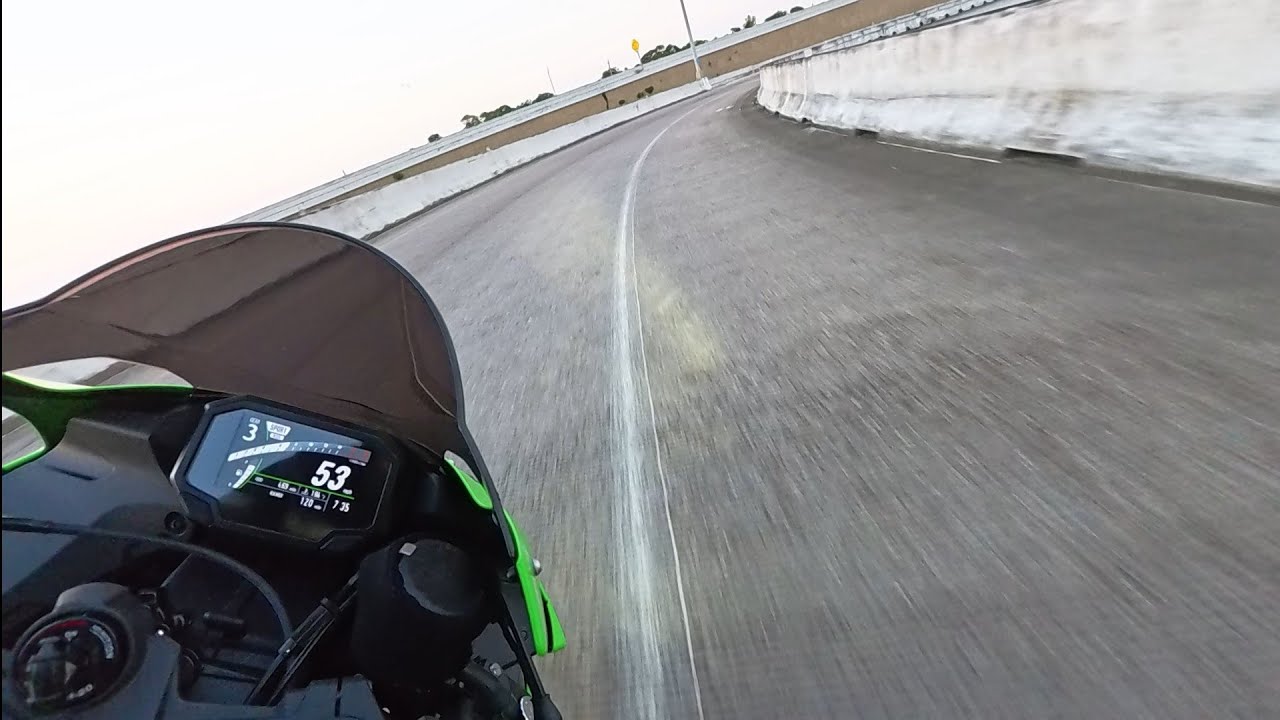 Kawasaki ZX6R 636. More Fun Than a Liter Bike? 