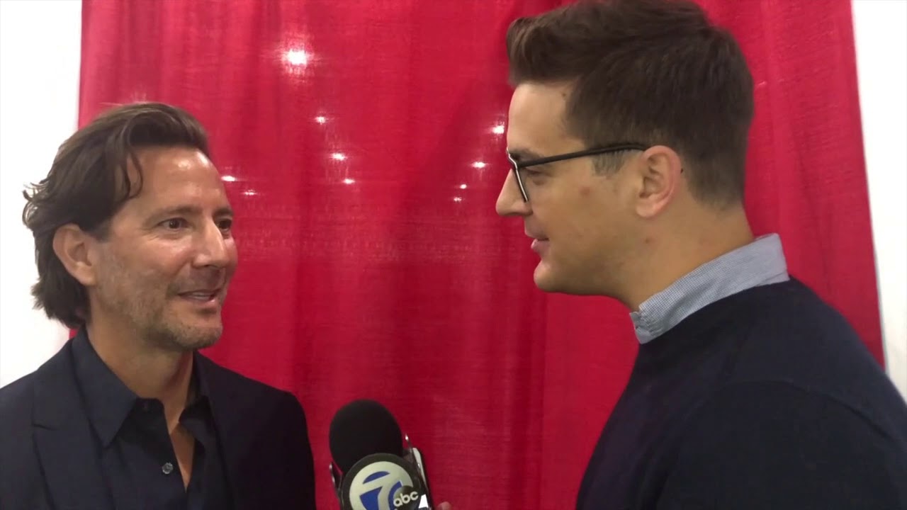 'Lost' actor Henry Ian Cusick talks to Brad Galli at Motor City Comic Con