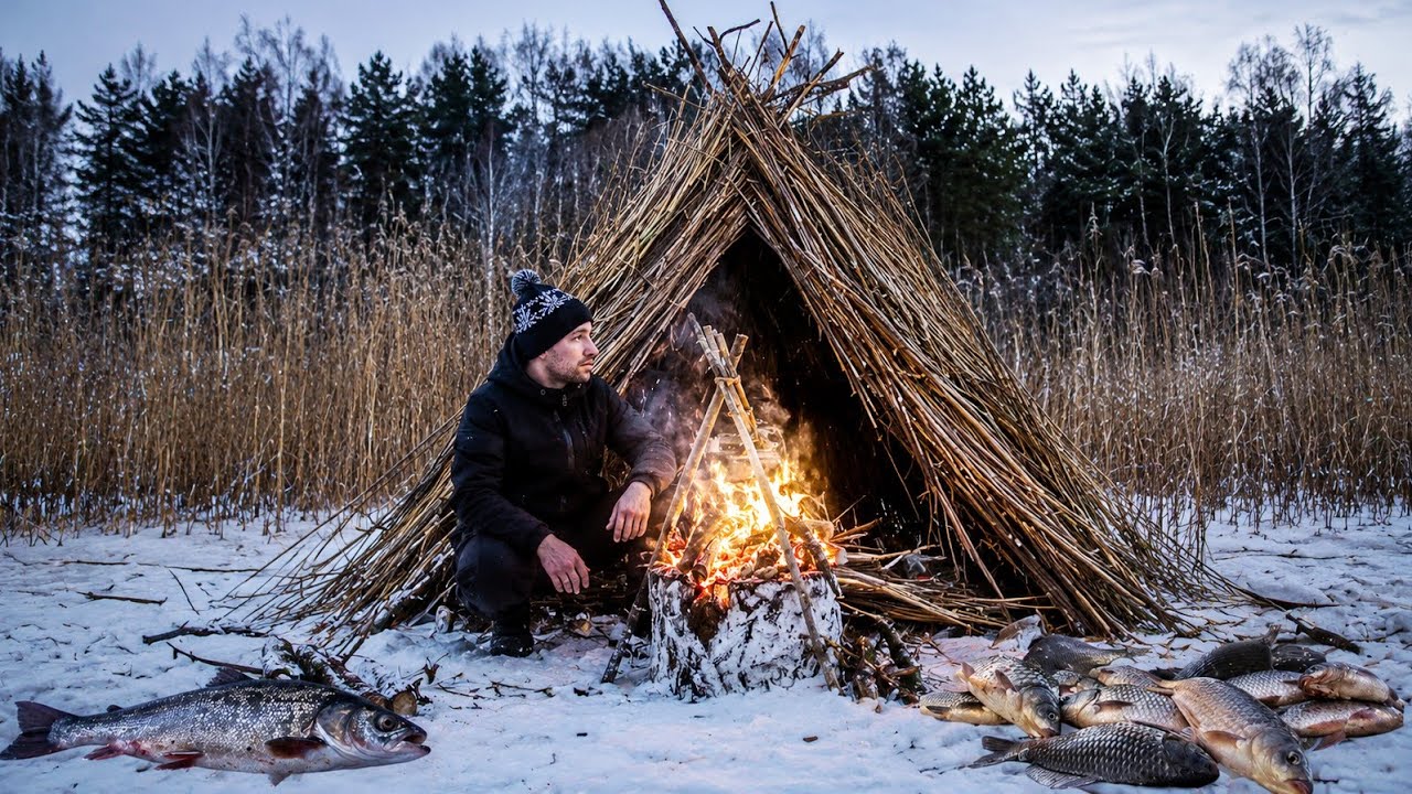 Building a shelter on the ice. Fishing for survival | Winter bushcraft. Survival