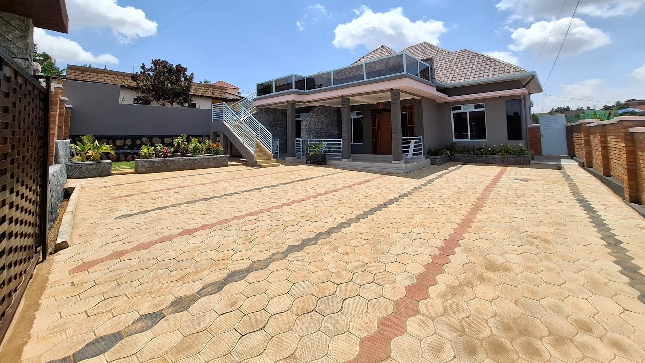 Noneho Iyi Nzu irarenze Pe ubuso 530Sqm/Kigali amazing New House For Sale in Big Compound 