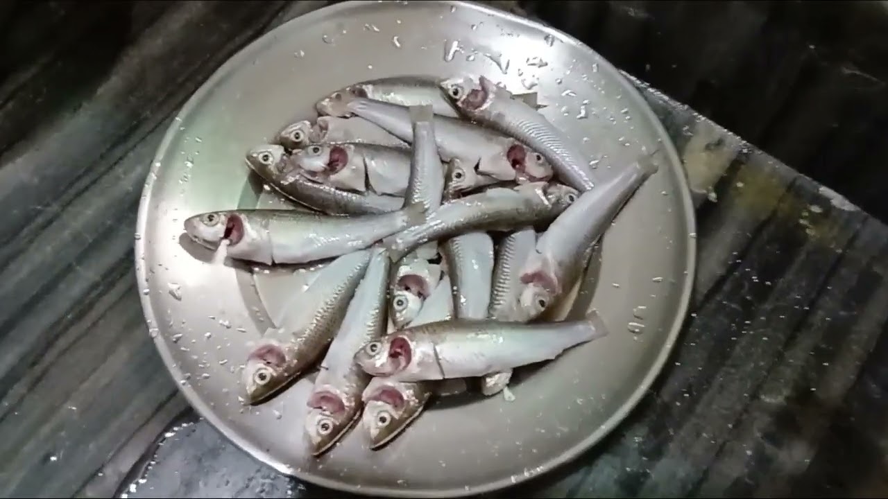 আলু শাক আর বাটা মাছ। 