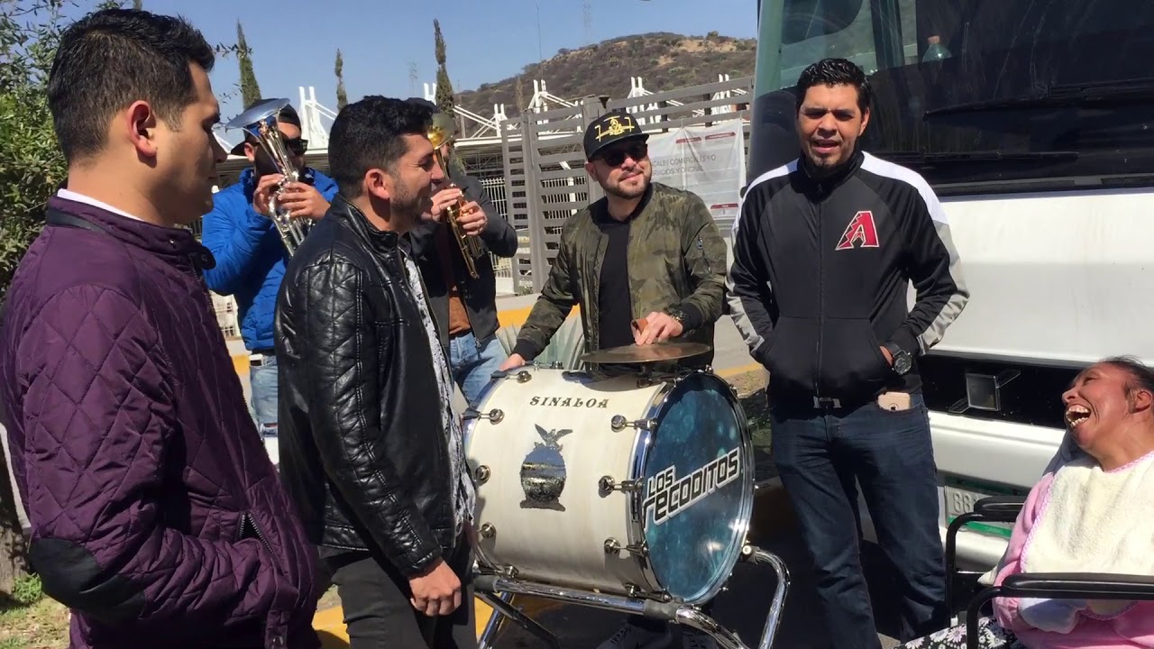 En Resumen - Banda Los Recoditos le cumple el sueño a fan