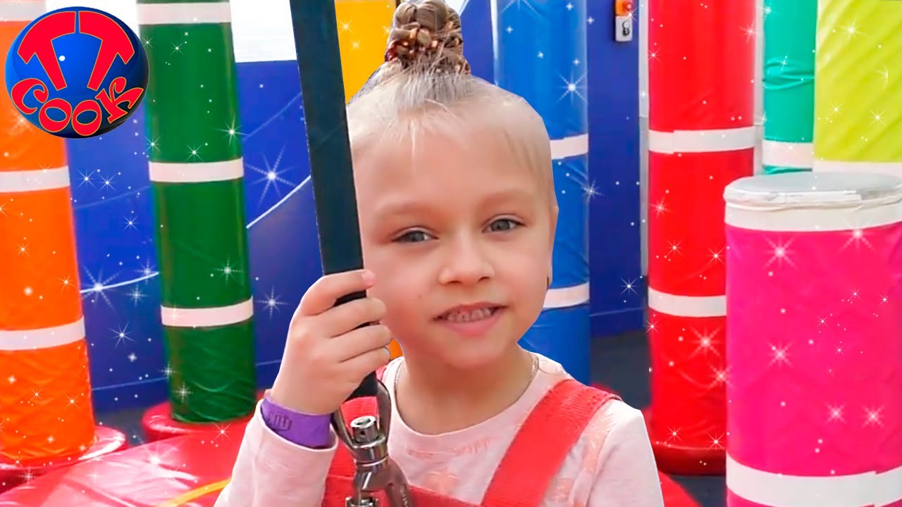 ВЛОГ на Скалодроме ЯРОСЛАВА АЛЬПИНИСТ Пытаемся забраться на самую вершину скалы Видео для детей