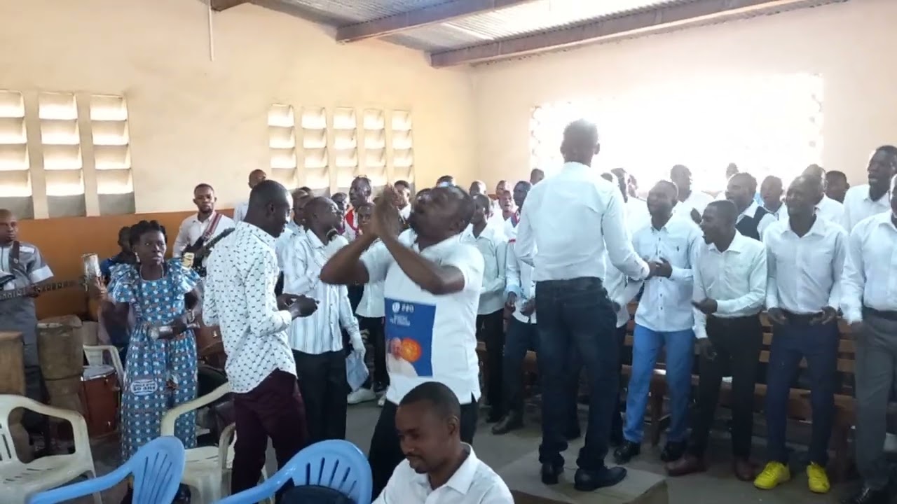MAMAN MARIA CHORALE LES AP&Ocirc;TRES  PAROISSE  NTO LUZINGU BANDUNDU VILLE +243812086300