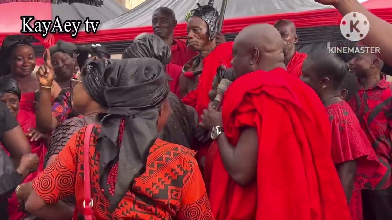 Alex Konadu’s Band Dedicate this nice song to all the Kings and Queen Mothers in Ghana