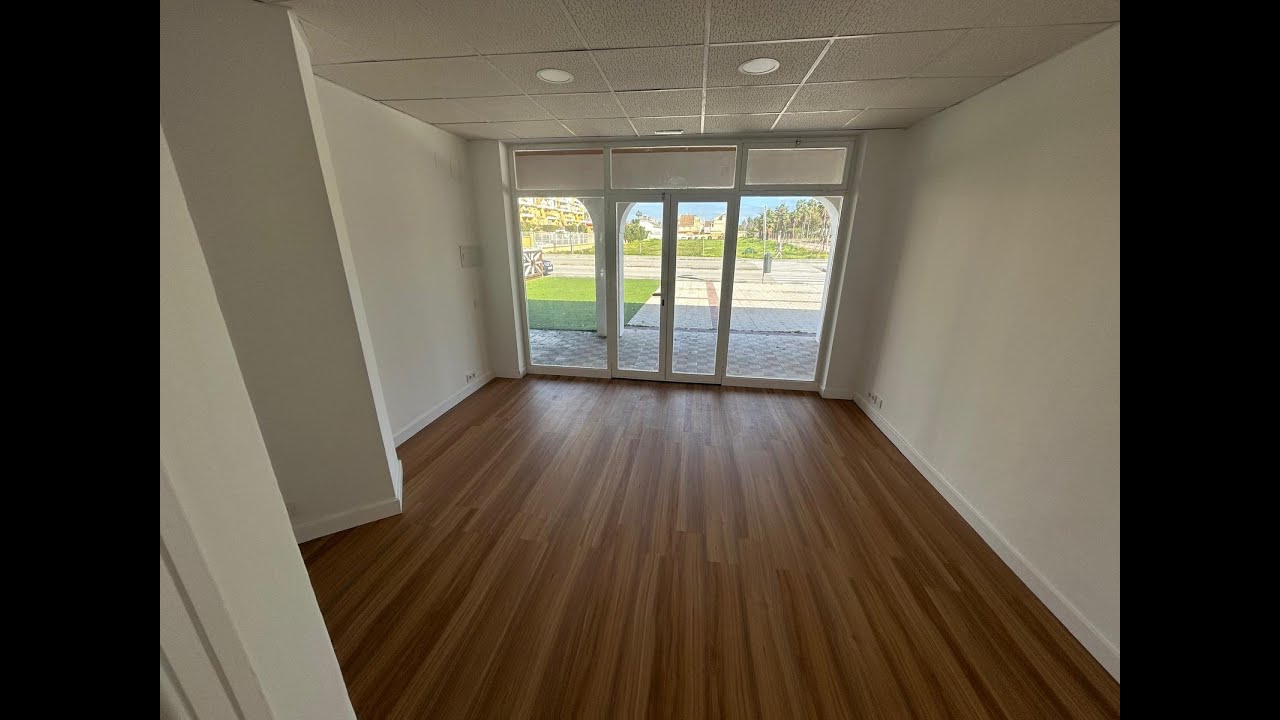 Local comercial en venta, situado en Valdelagrana (El Puerto de Santa María, Cádiz)