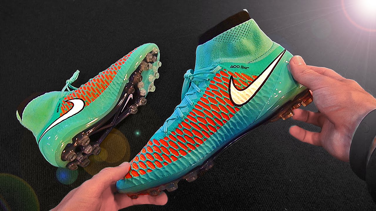 Götze & Iniesta Boots: Nike Magista Obra Unboxing by freekickerz