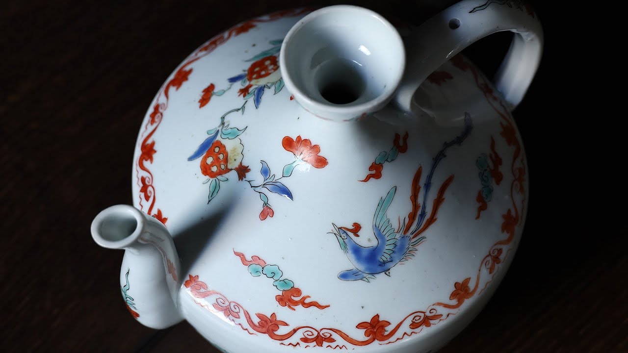 柿右衛門色絵鳳凰唐草文水注（江戸時代）/ Kakiemon-Style Polychrome Ewer with Phoenix and Arabesque Motif (Edo Period)